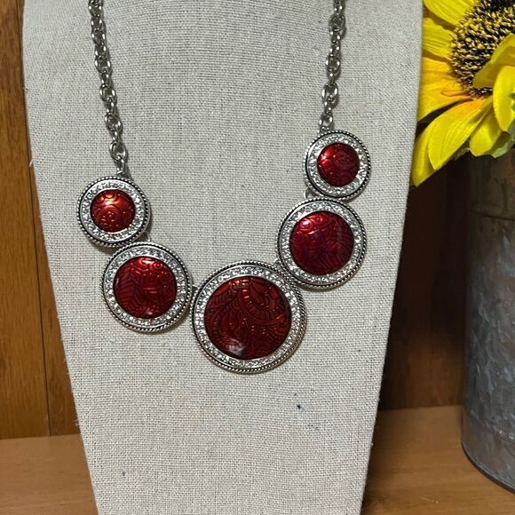 NWT Scroll by Dillard’s Elegant Red & Silver Necklace #J3 - Picture 2 of 6